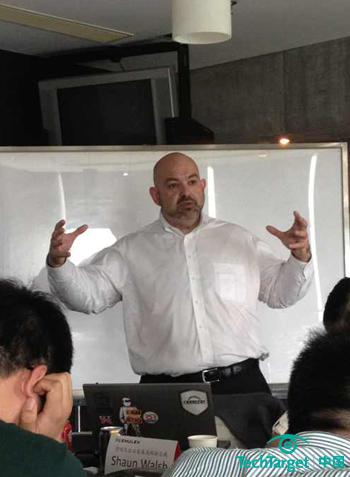 Emulex公司营销及企业发展高级副总裁Shaun Walsh